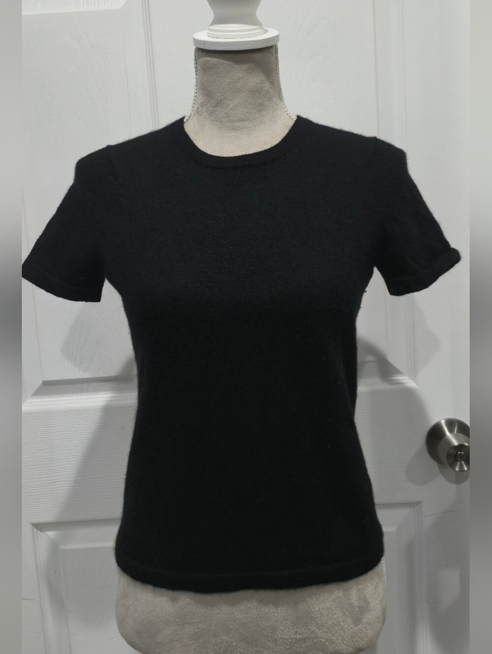 Saks Fifth Avenue 100% Cashmere Black Crewneck M